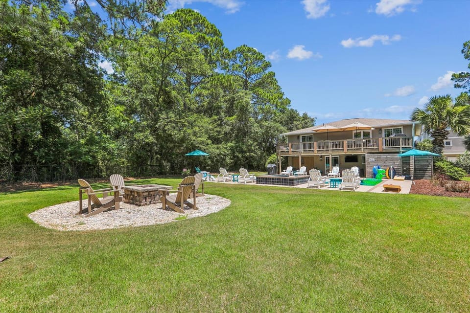37 Bradley Circle- Private Pool, Short Walk to Beach, Great Location, FREE Activities Included House in Hilton Head Island