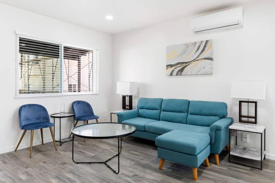 Cozy House Minutes from Downtown House in East Los Angeles