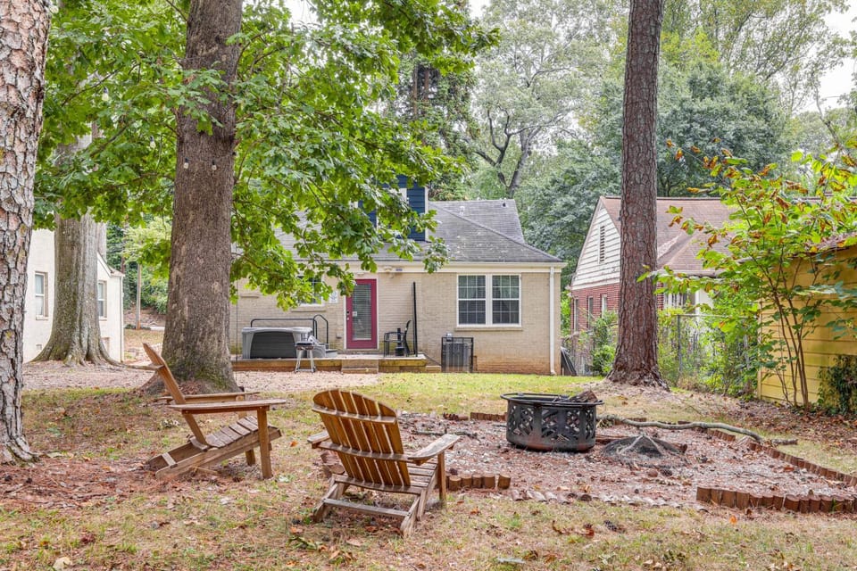Private Hot Tub! Pet-Friendly Hub By Mercedes-Benz House in Atlanta