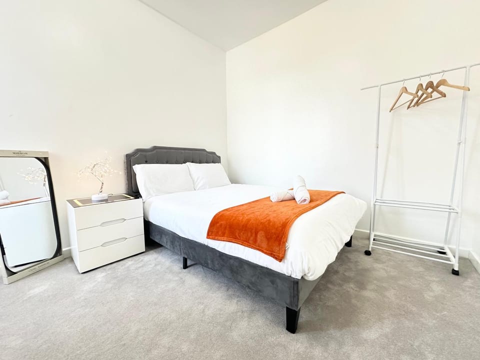 8-Sleeper 4BR 4Bed 2Bath Wi-Fi Garden Tv Beach Apartment in Portsmouth