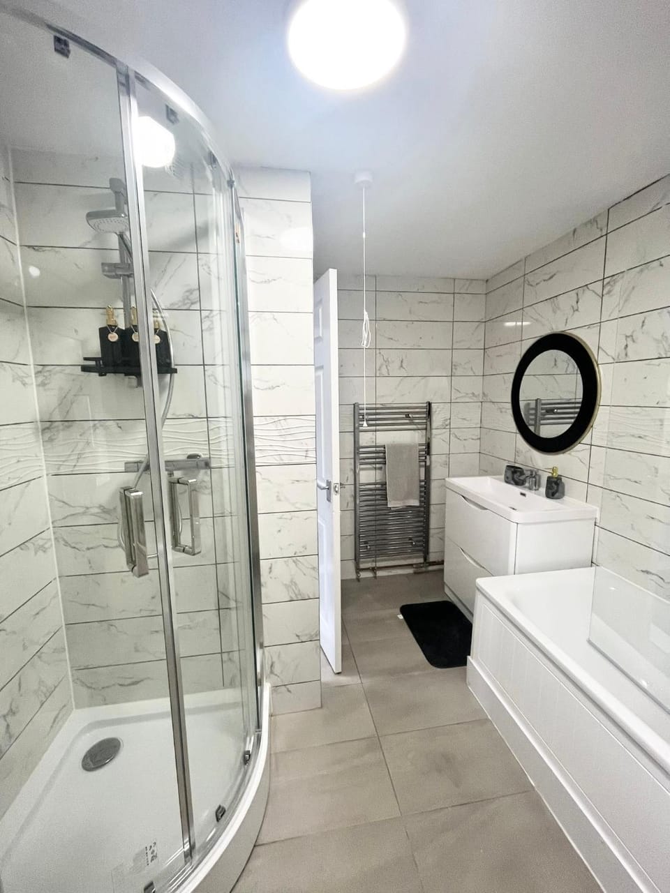 Shower, Toilet, Bathroom, Bath, towels