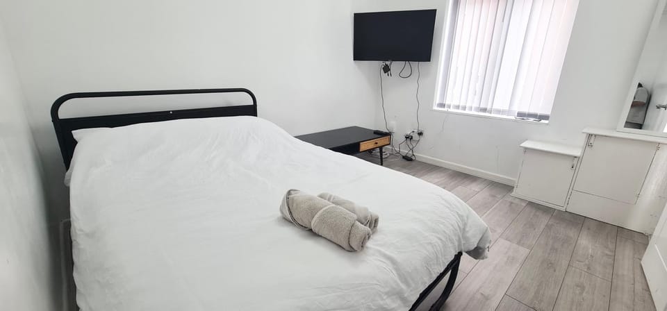 8-Sleeper 4BR 4Bed 2Bath Wi-Fi Garden Tv Beach Apartment in Portsmouth