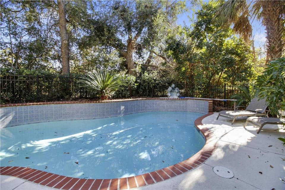 44 Bradley Beach Road- Easy walk to the beach, Large Pool, FREE Activities Included House in Hilton Head Island