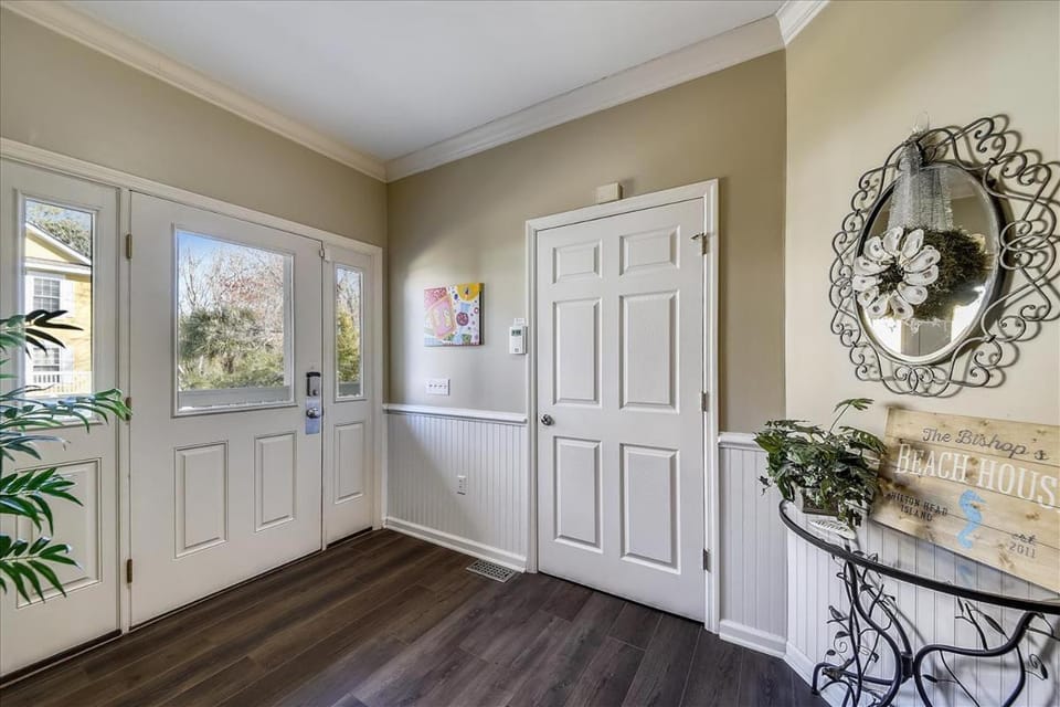 44 Bradley Beach Road- Easy walk to the beach, Large Pool, FREE Activities Included House in Hilton Head Island