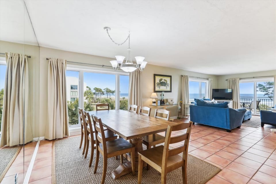 412 Shorewood Villas- Oceanfront Villa, Zero Entry Pool & Spa! FREE Activities Included House in South Forest Beach