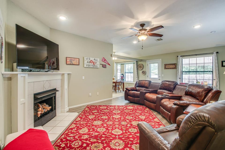 5 Mi to University of Oklahoma: Home w/ Patio! House in Norman