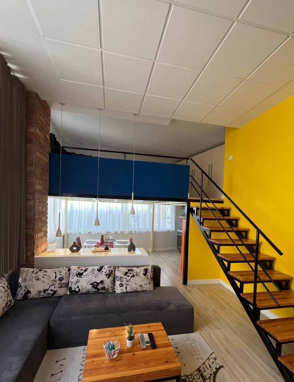 Bed, Living room, Photo of the whole room, Seating area, Bedroom