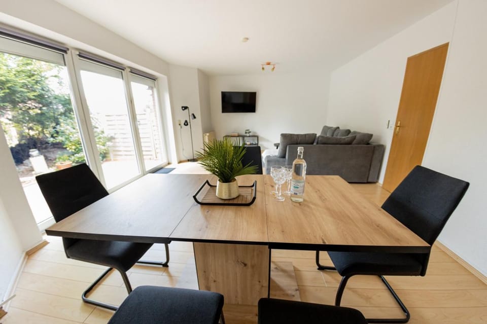 Dining area, Food