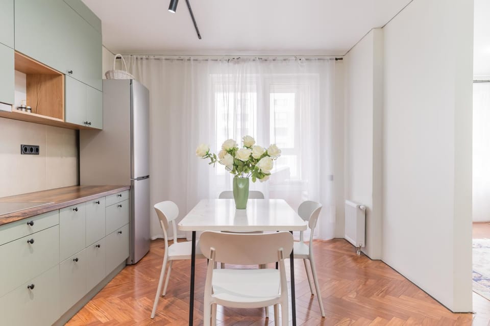 Kitchen or kitchenette, Seating area, Dining area