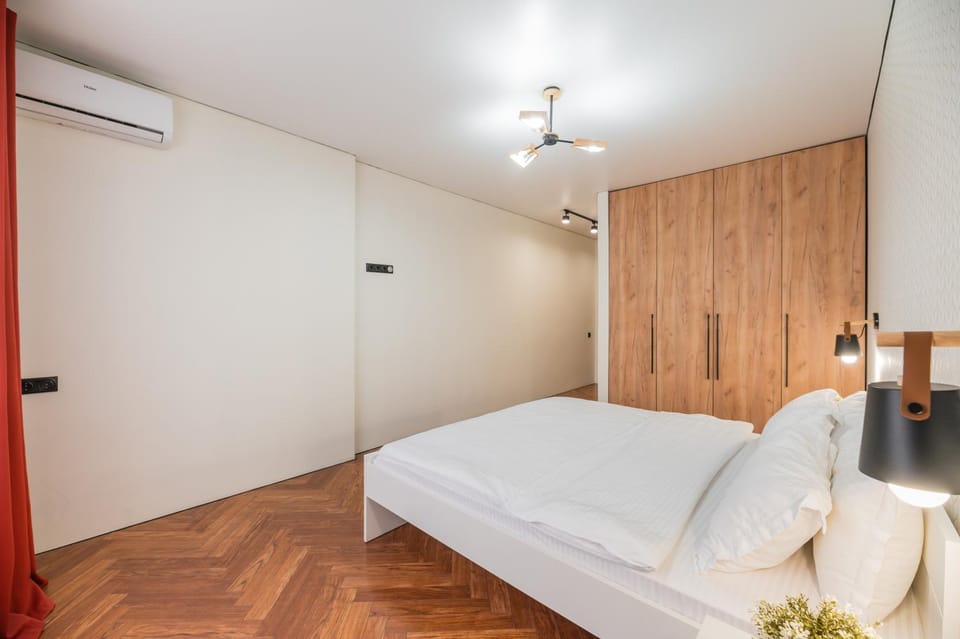 Bed, Bedroom, wardrobe, air conditioner