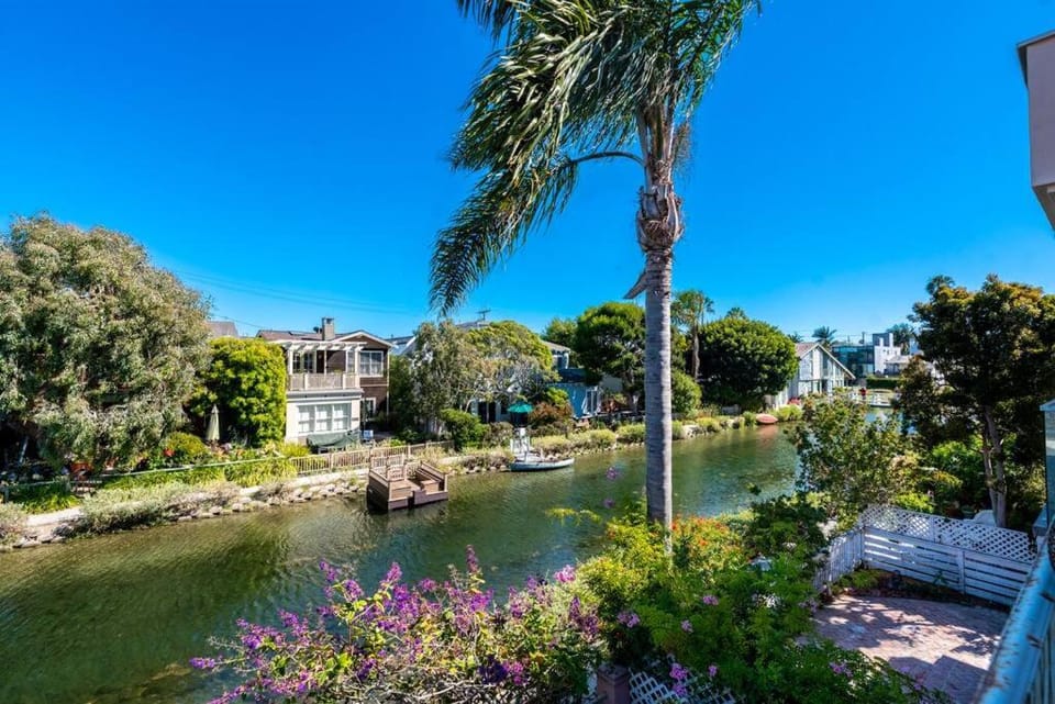 Nearby landmark, Natural landscape, City view, Garden view