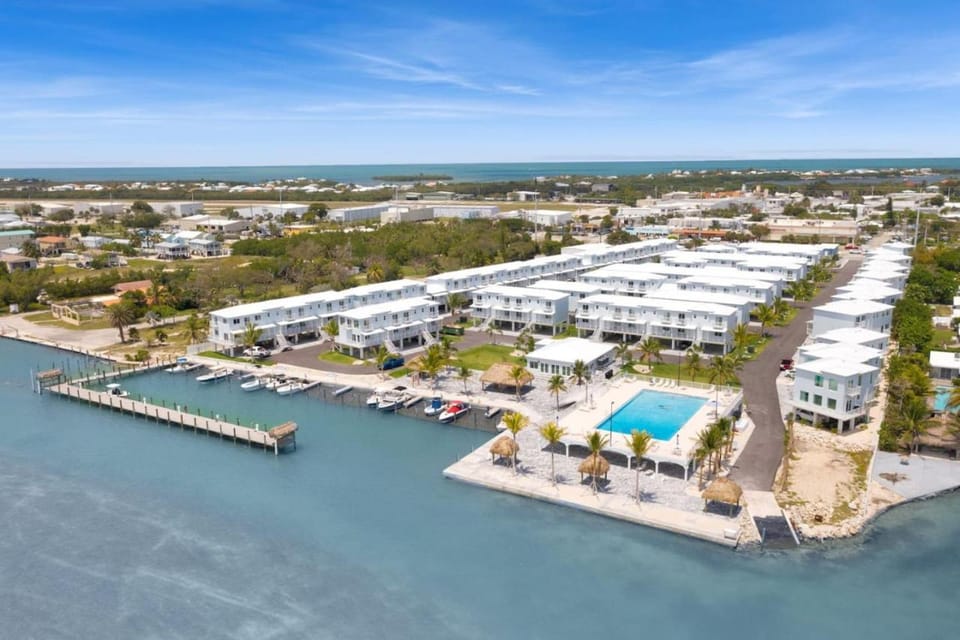 Ocean Isles Seaside Oasis Apartment in Marathon