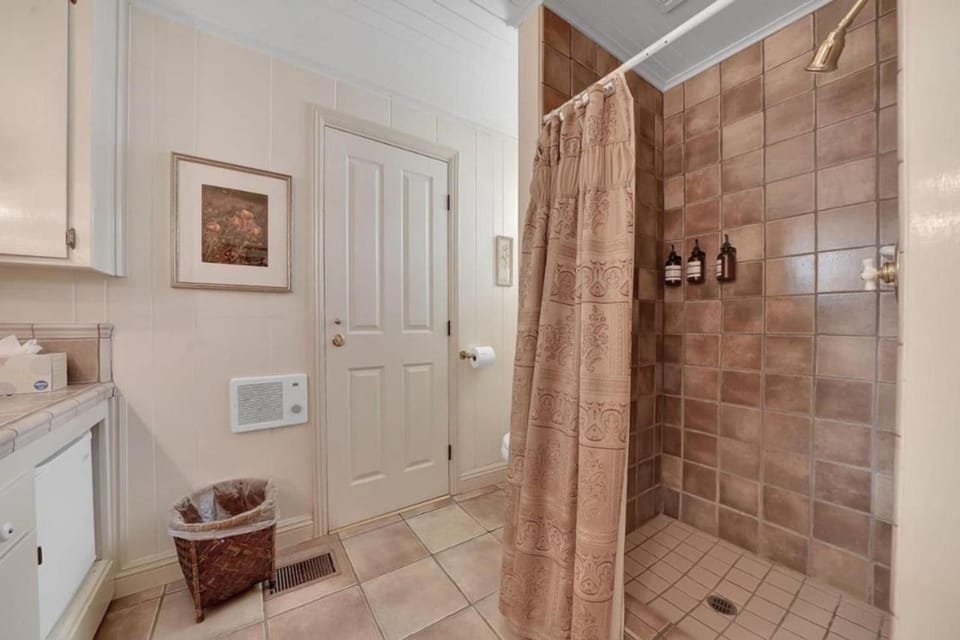 Romantic Victorian Getaway The Hideaway Hotel in Sutter Creek