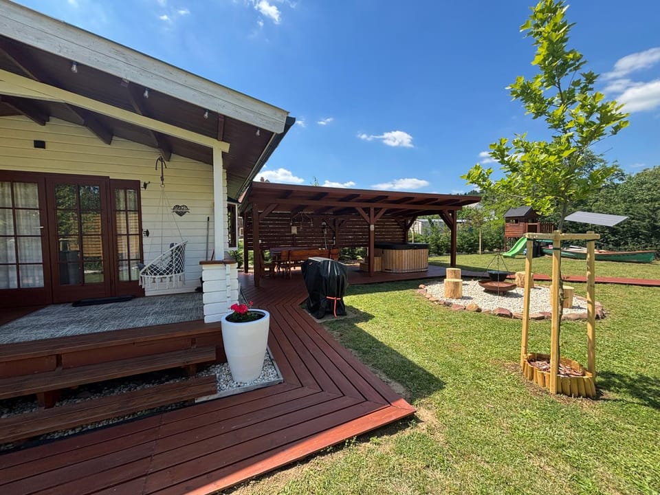 Property building, Natural landscape, Garden, Garden view