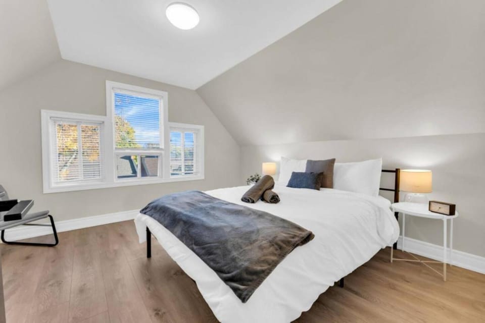 RentX 3Bed Cozy Home - Hospital GO 2ParkingWi-Fi House in Hamilton