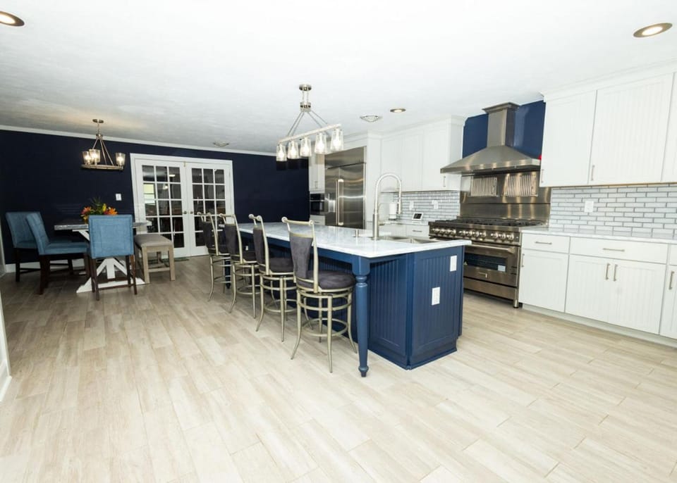 Delaware City Oasis Indoor Heated Pool House in Delaware City