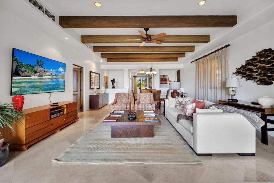 2 BD 5-Star Beachfront Paradise House in Cabo San Lucas