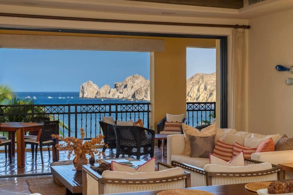 2 BD 5-Star Beachfront Hacienda House in Cabo San Lucas