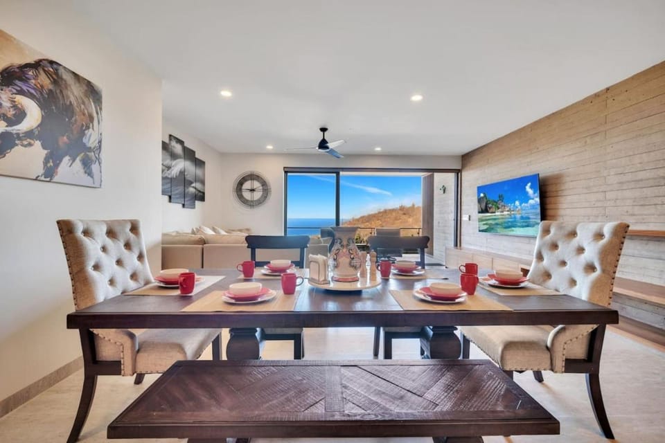 Ocean View Infinity Pool Overlooking Quivira House in Cabo San Lucas