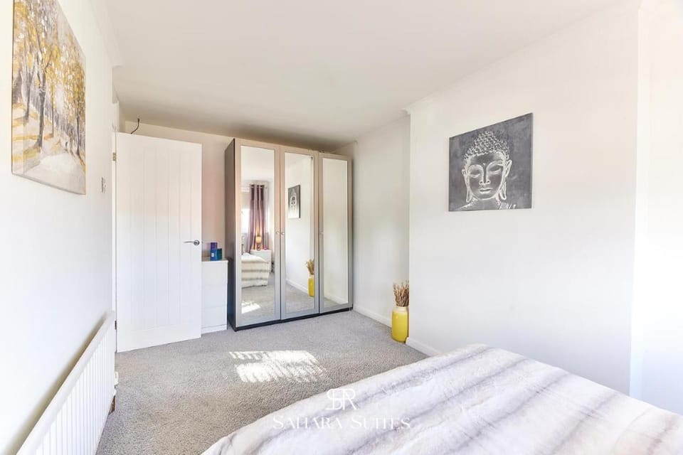 Bed, Photo of the whole room, Bedroom
