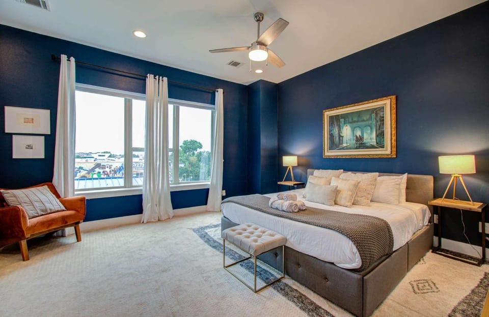 Modern Luxury 3-BD Mins to DT w Rooftop House in Houston