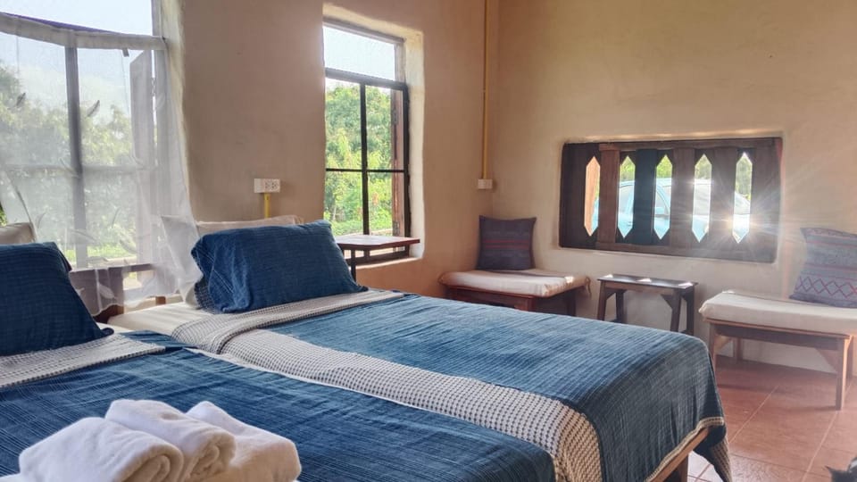 Bed, Photo of the whole room, Bedroom, towels