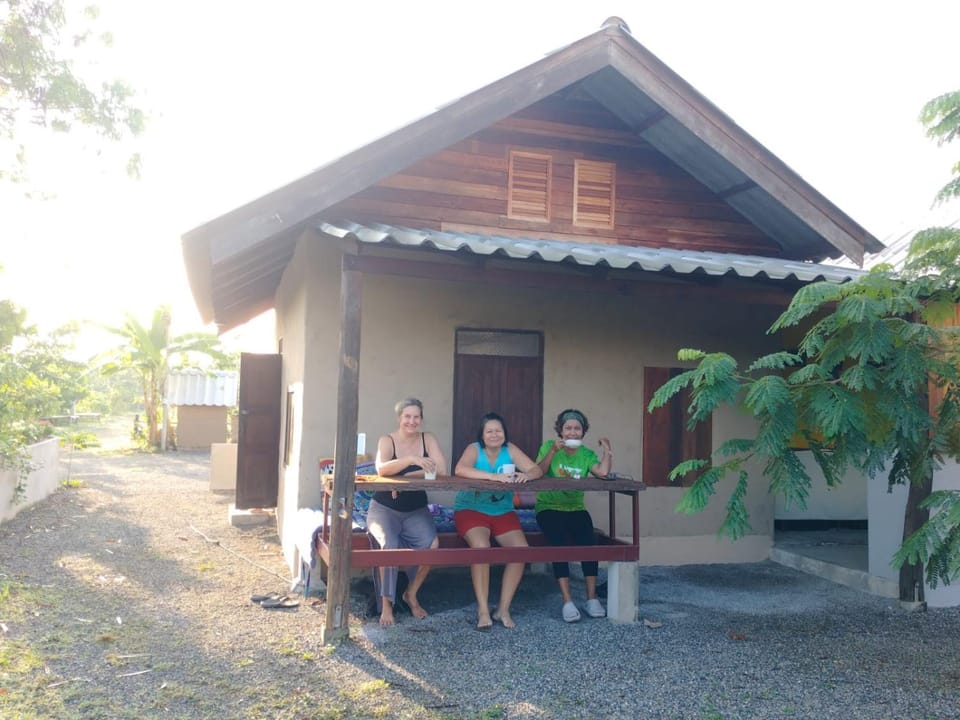 Property building, People, Balcony/Terrace, group of guests