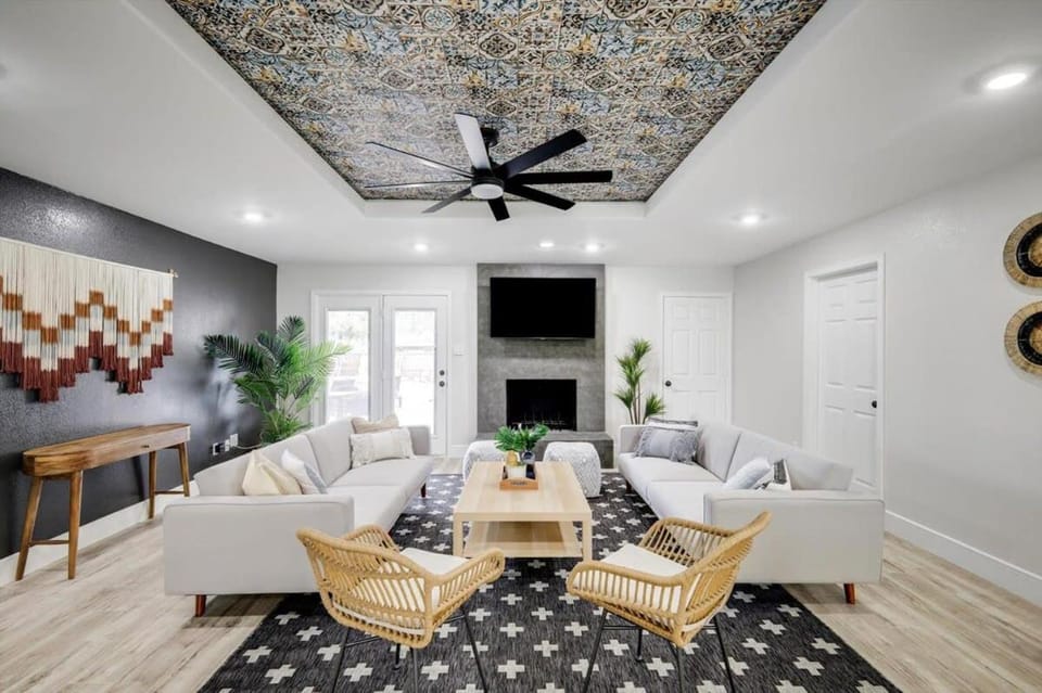 Relaxing Texas Retreat 4BR w Pool & Dream Kitchen House in DeSoto