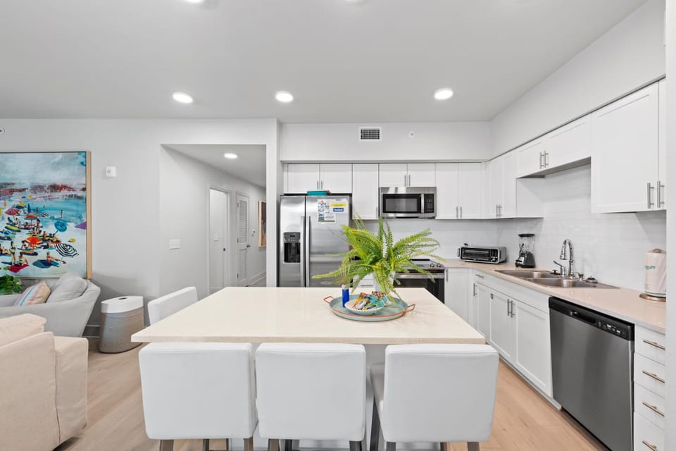 Dining area, kitchen