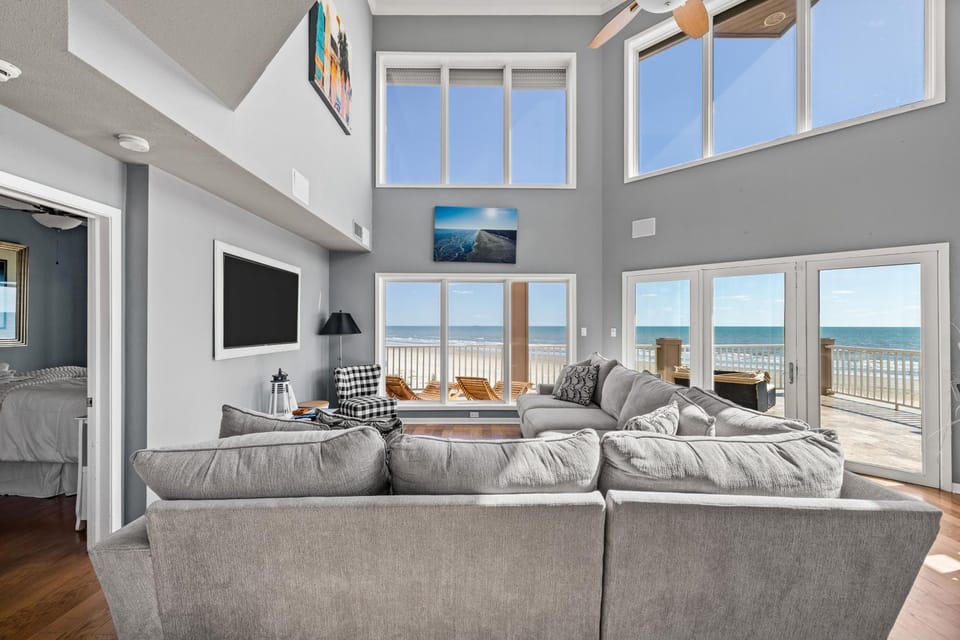 Steps to Sand! Group-Friendly Galveston Beach Home House in Hitchcock