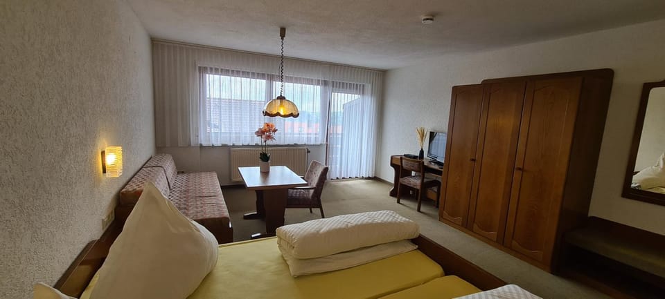 Doppelzimmer Heimatliebe mit schönem Balkon - Pension Hauber House in Baden-Württemberg