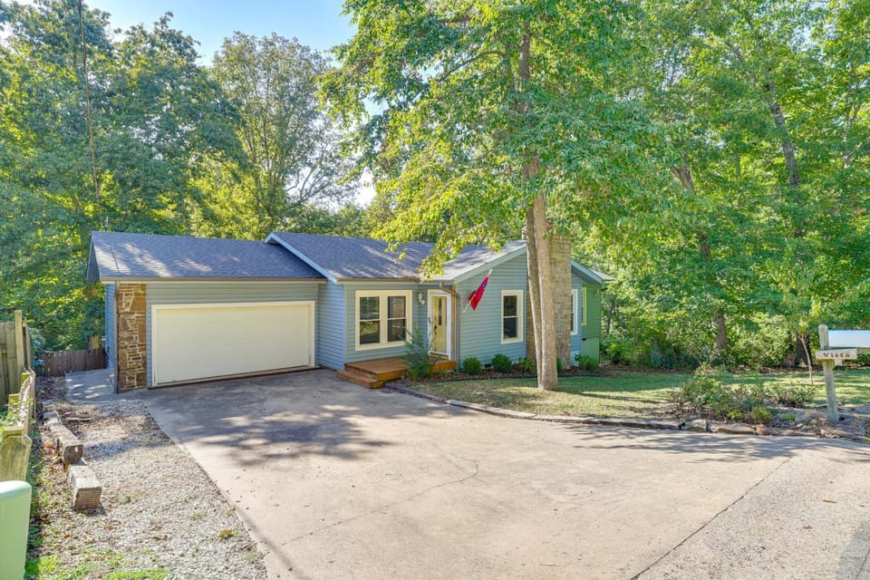Home w/ Trail Access & Fire Pit in Bella Vista! House in Bella Vista