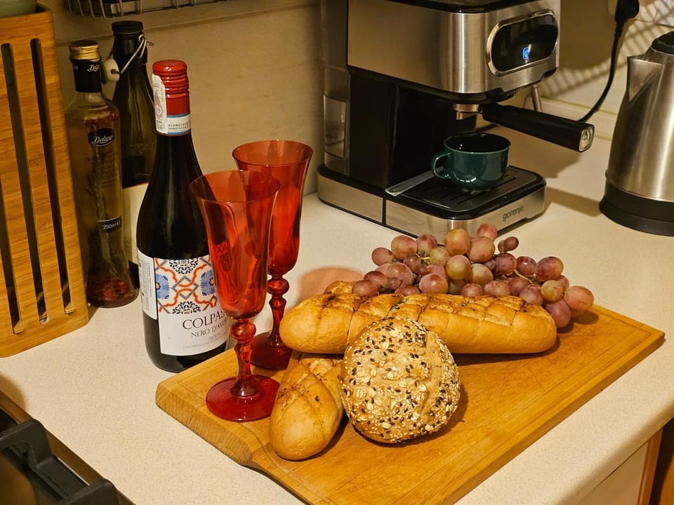 Kitchen or kitchenette, Food and drinks