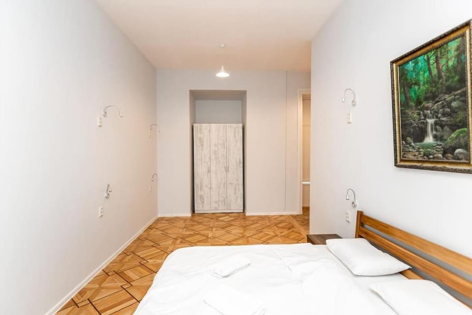 Staff, Bed, Photo of the whole room, Bedroom, wardrobe