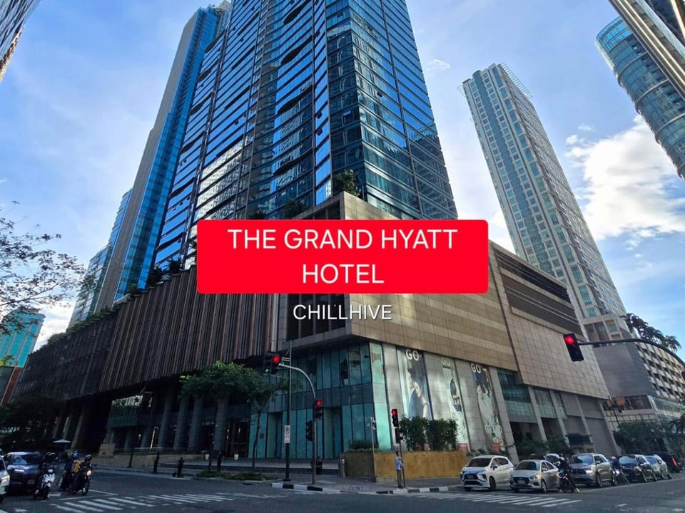 Luxury BGC Condo Across Mitsukoshi #upt112b House in Makati