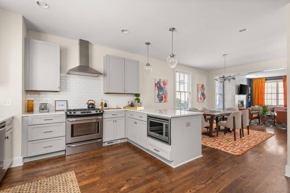 Kitchen or kitchenette, Dining area, dishwasher, minibar, oven, stove, toaster