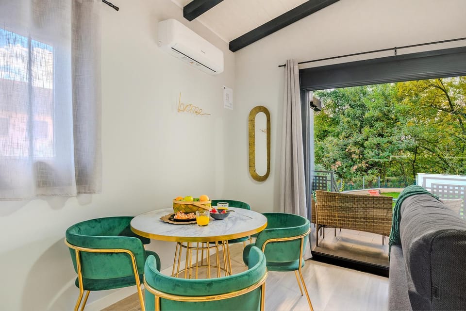 Living room, Dining area, air conditioner