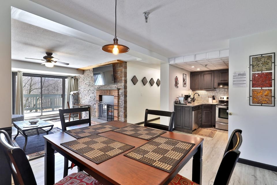 Kitchen or kitchenette, Living room, Dining area