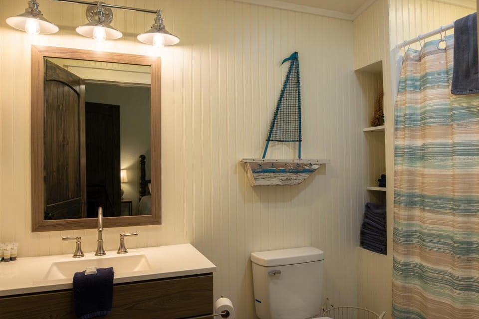 Lakefront The Bunkhouse - 32 House in Lake Texoma