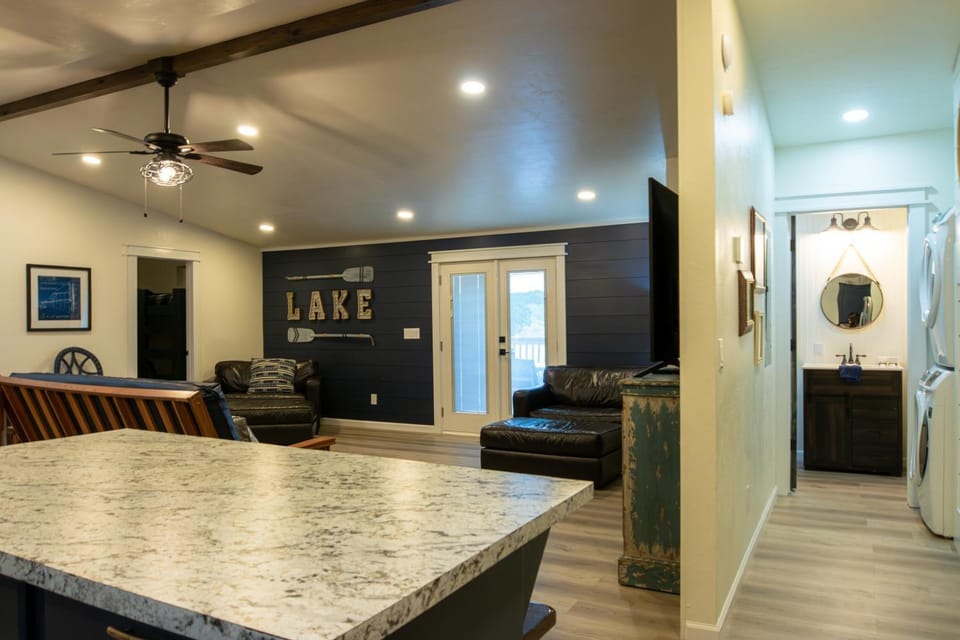 Lakefront The Bunkhouse - 32 House in Lake Texoma