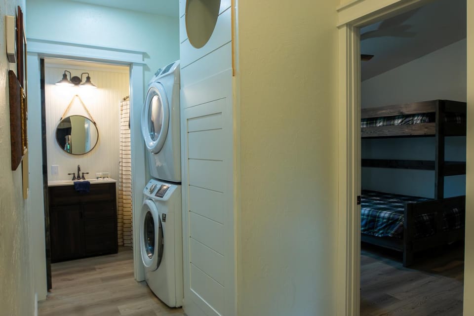 Lakefront The Bunkhouse - 32 House in Lake Texoma