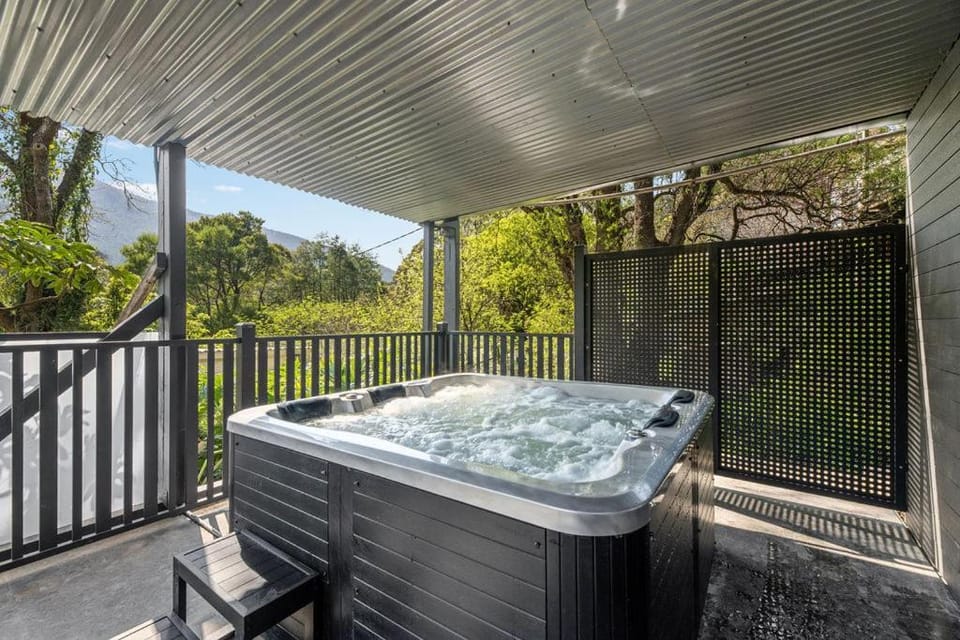 Hot Tub, Spa and wellness centre/facilities