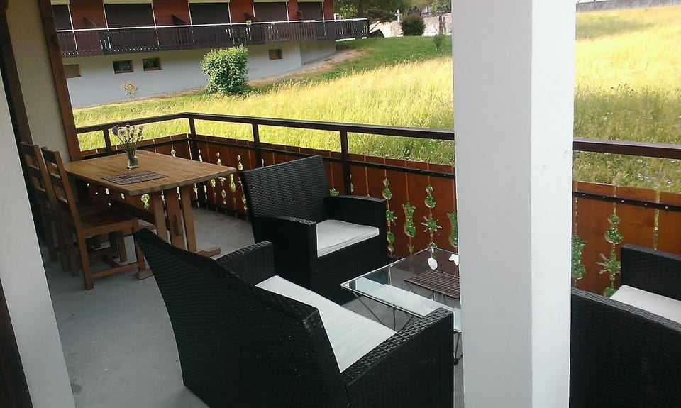 Patio, Balcony/Terrace, Seating area