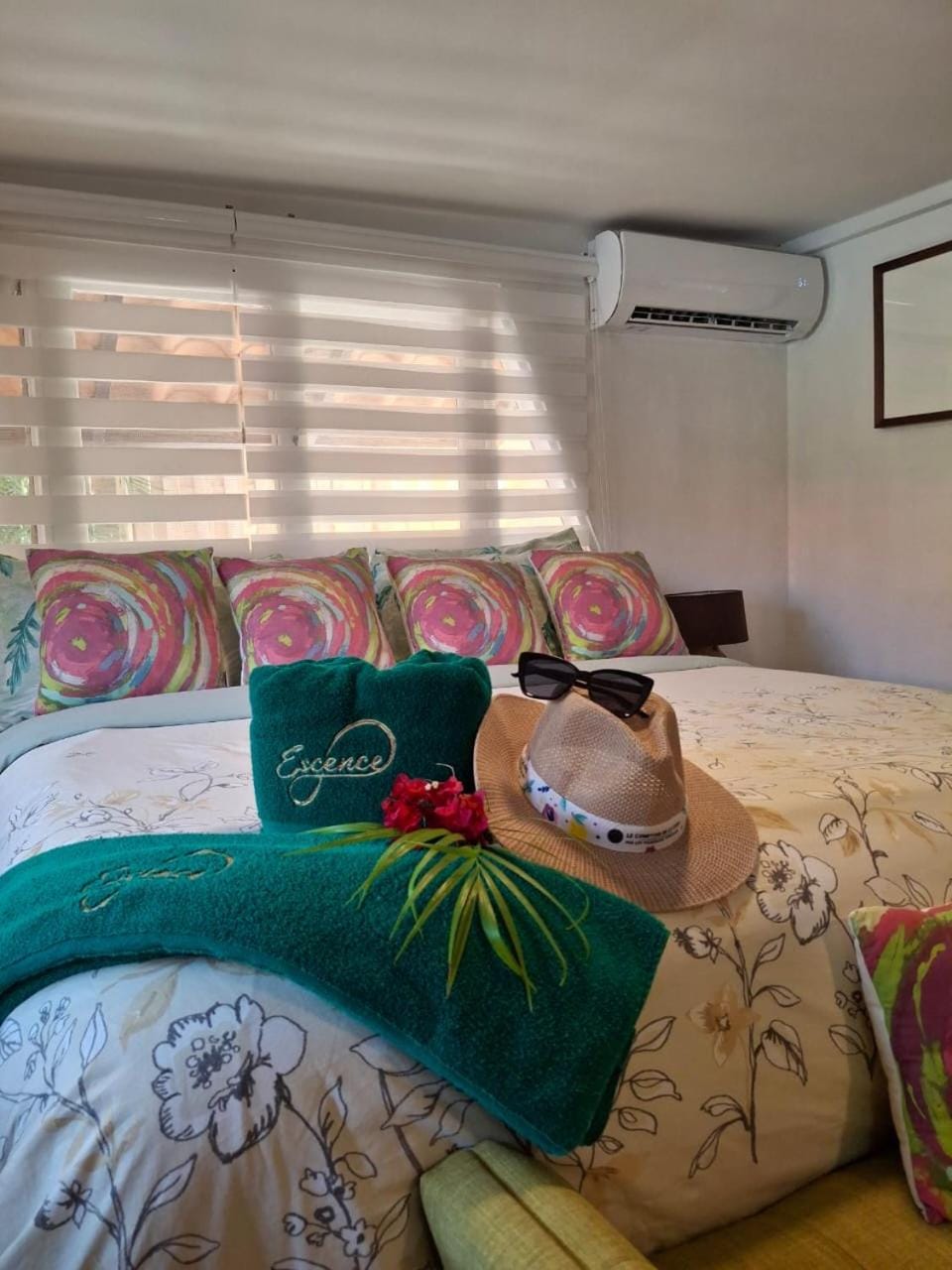 Bed, Bedroom, air conditioner