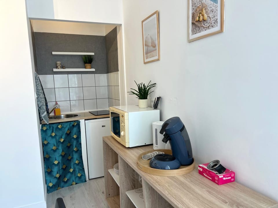Coffee/tea facilities, microwave, kitchen