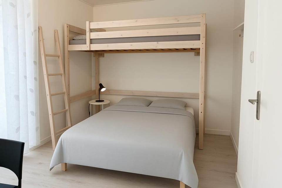 Bed, Living room