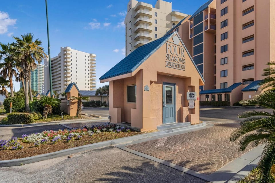 Four Seasons 704W Apartment in Orange Beach