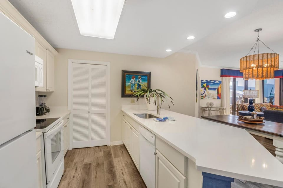 Four Seasons 704W Apartment in Orange Beach