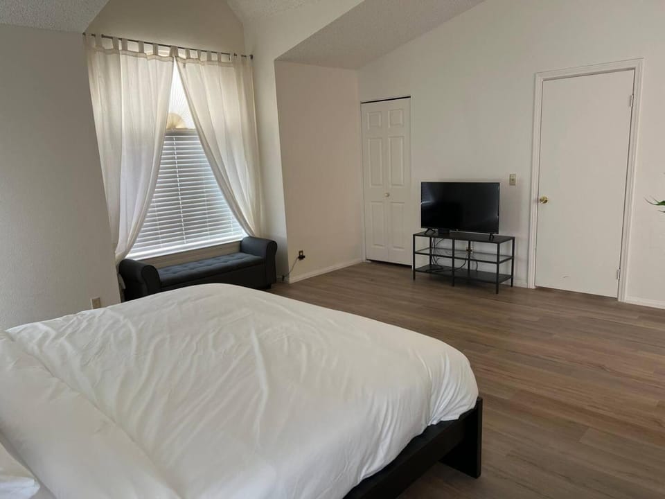 Extended Stay 3 or 4 Beds Cozy Smart Home Living House in Summerlin