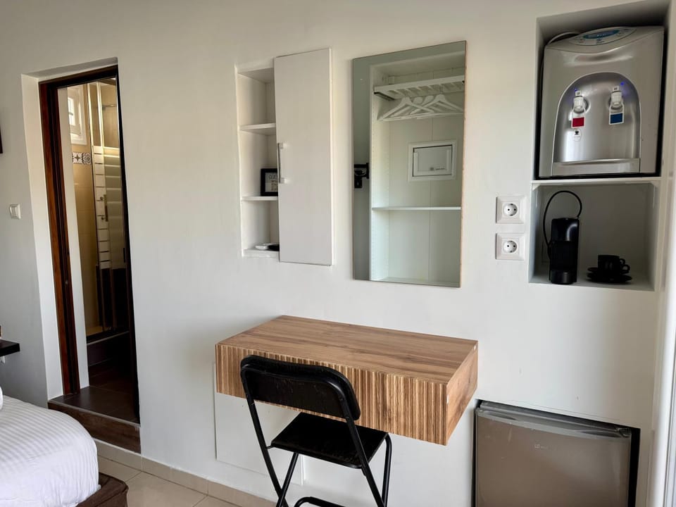 Rooftop Tiny Suite-Roof Deck-Sunbeds-City view Apartment in Thessaloniki